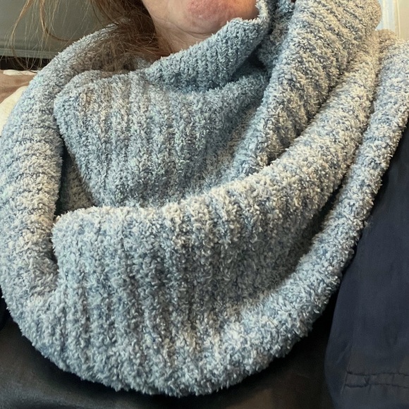 Softies Circle Scarf marshmallow heather spring lake/Infinity scarf - NWT - Picture 4 of 11